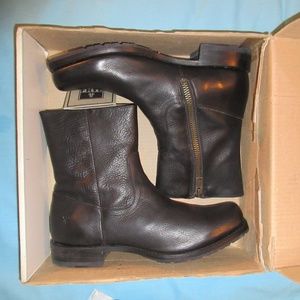 Frye Heath Inside Zip Boots in black, size 13
